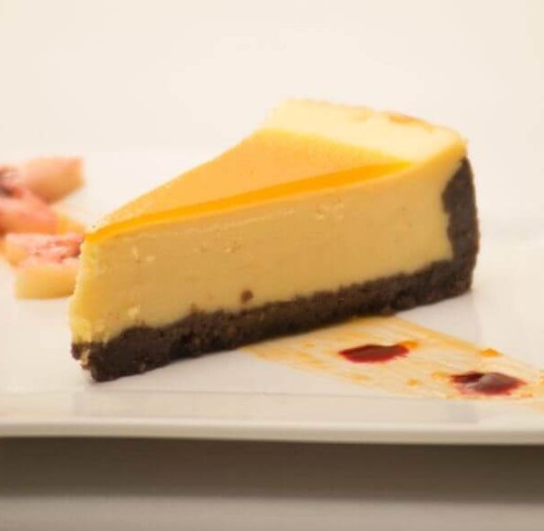Cheesecake cu mango si fructul pasiunii